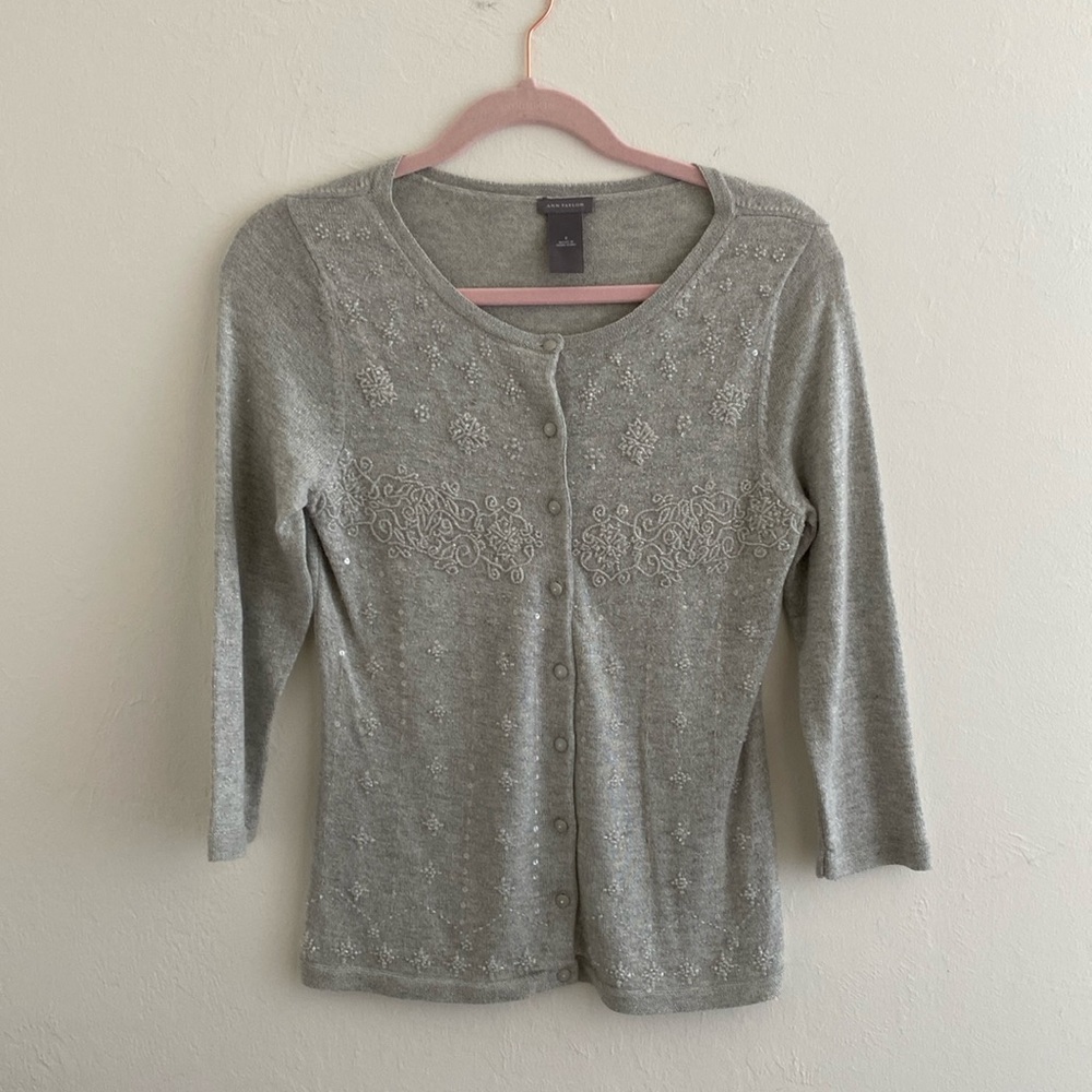 EUC Ann Taylor pretty silver sweater with beading size Small